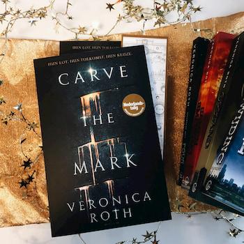 Carve the mark afbeelding